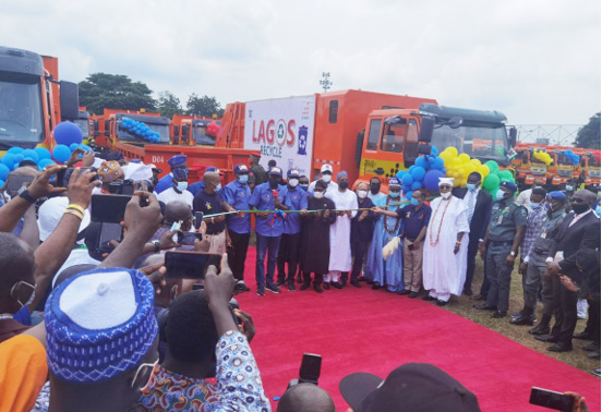 The Governor of Lagos Nigeria attended the delivery ceremony of more than 100 garbage trucks of Sinotruk